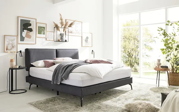 Doppelbett im Schlafzimmer